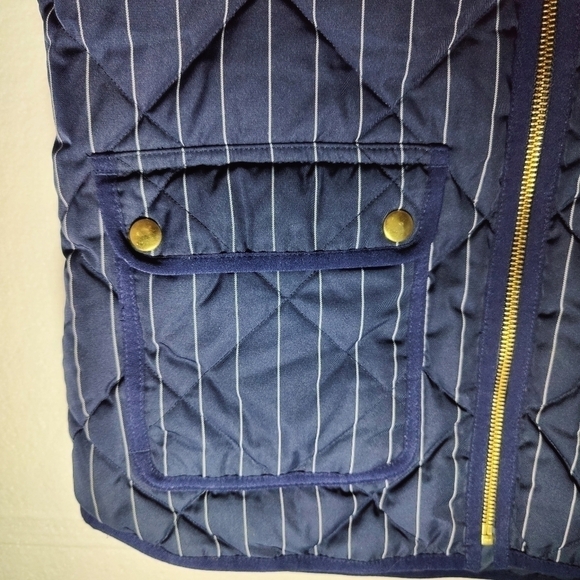 J Crew Excursion Puffer Quilted Strippied Vest.Down feather filling.Size XS NWOT - Picture 4 of 10